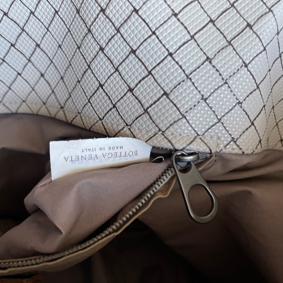 Bottega Veneta Cream Intrecciato Tote with Diamond Pattern - Picture 9 of 12